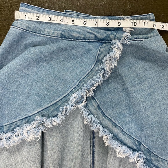 AKIRA Kelsey Overlay Wrap Denim Skirt Belt Size Small - Picture 11 of 13